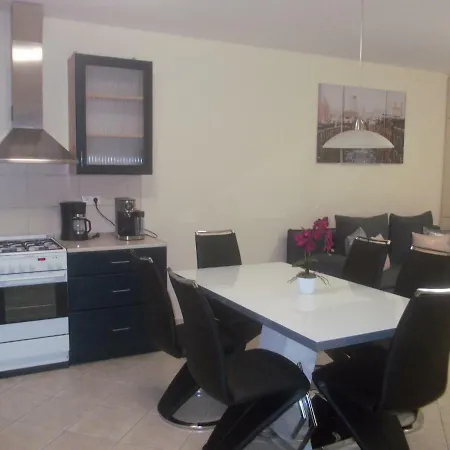 Centrum Apartman Apartment *
